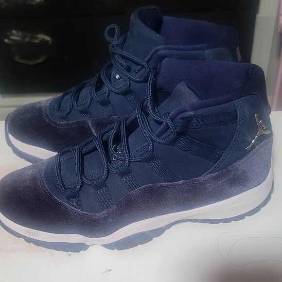 Shoes - Picture 2 of 4